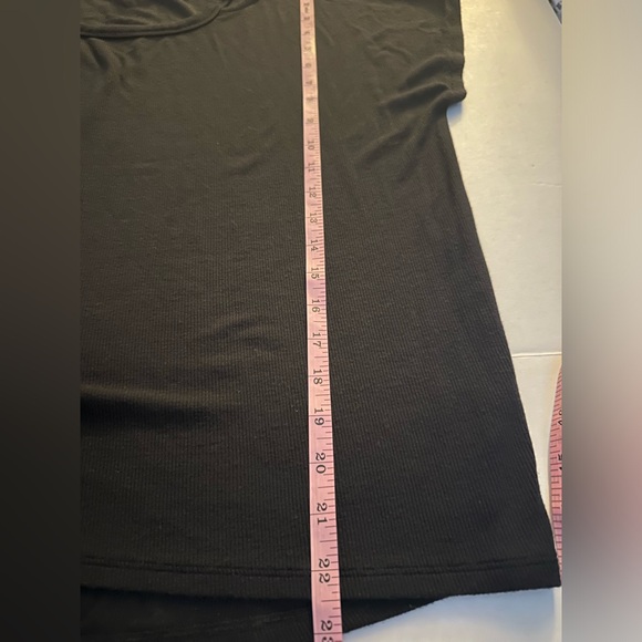 Athleta Ease Cut Out Black Loose Fit Top T Shirt Tee Athletic Activewear Small - Picture 11 of 11